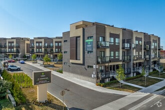 Building Photo - The Towns on Danforth