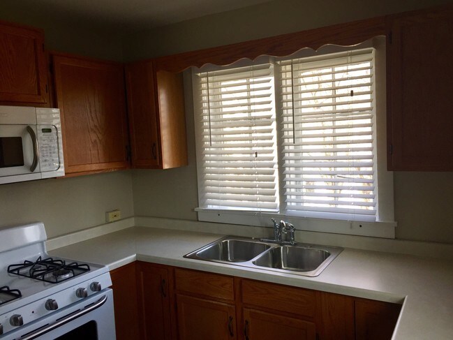 Kitchen - 206 N Ellsworth St