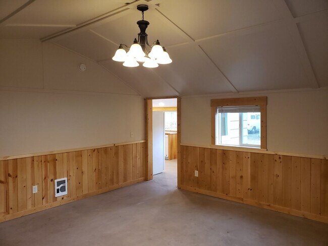 Foto del edificio - 2BDR/1BA Single-level Newly remodeled house in the country off of Rocky Point Rd.