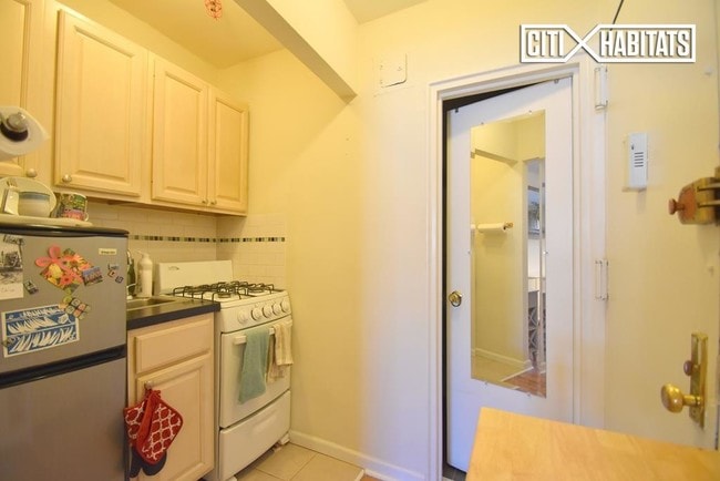 Building Photo - 57 E 82nd St