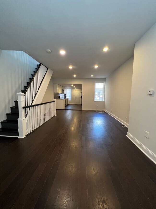 Building Photo - Bright 3 Bed / 2 Bath Home in West Philade...