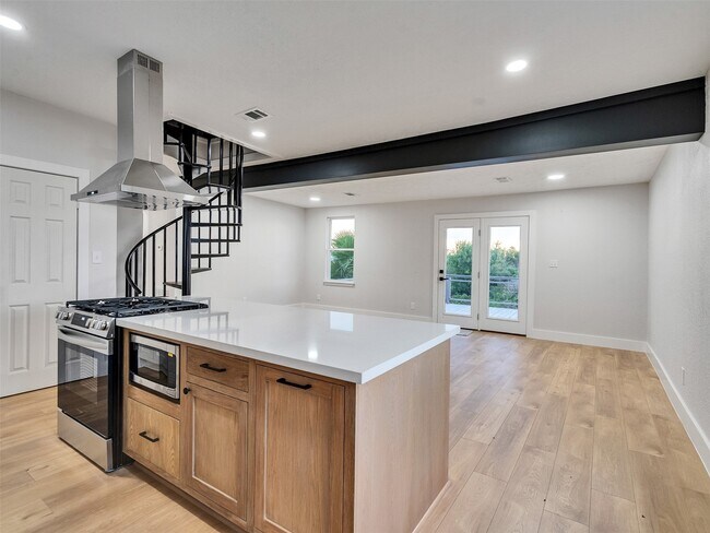 Foto del edificio - 7016 Delesandri Dr