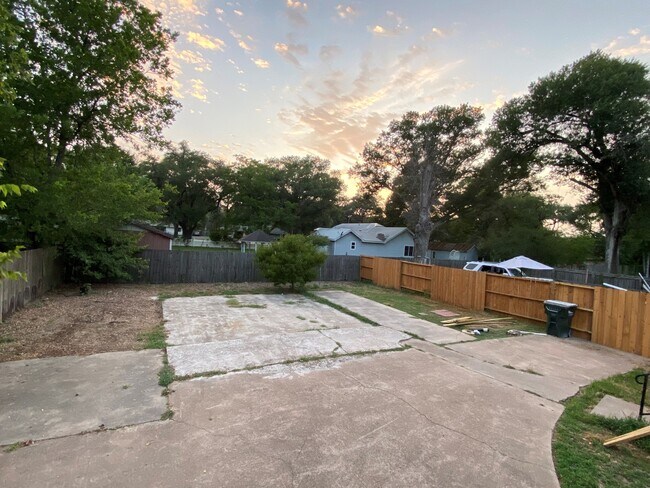 Enough pavement for 3 cars + patio furniture or more - 1023 Meyer St
