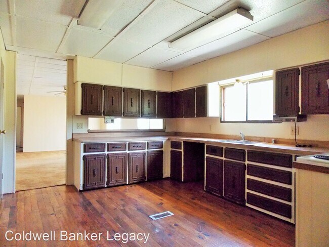 Building Photo - 4 br, 2 bath House - 11 Mockingbird Dr.