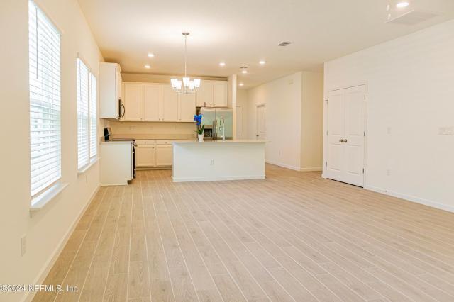Building Photo - 3 bedroom in Jacksonville FL 32222
