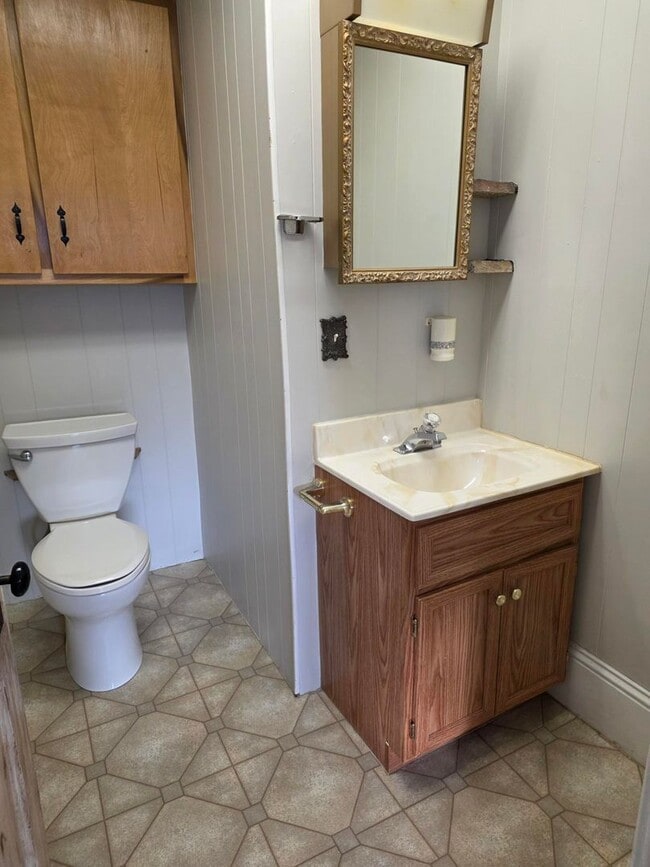 Building Photo - 202 East Walnut, Ashland