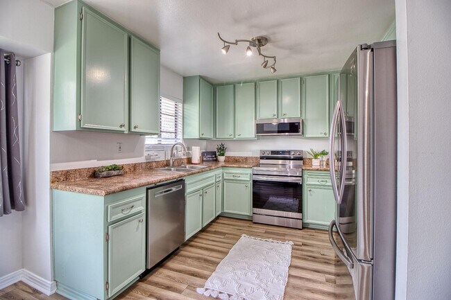 Building Photo - 215 Camlau Dr