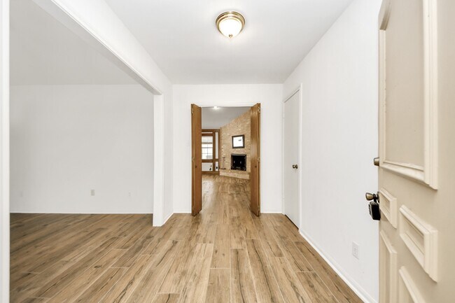 Foto del edificio - 8006 Oakington Dr