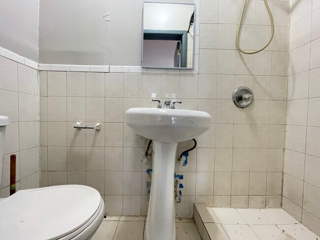 Building Photo - 24 Beacon Ave