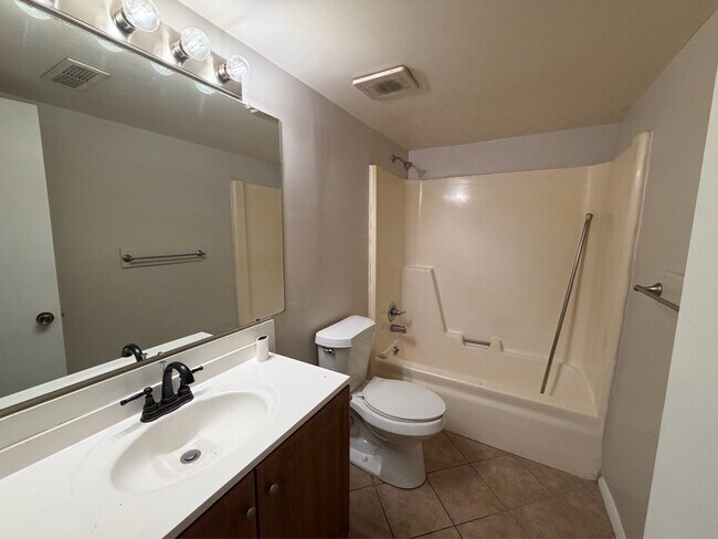 Building Photo - 2218 Wind Trace Cir SW