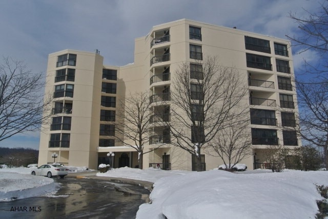 Building Photo - 415 Parkview Ln
