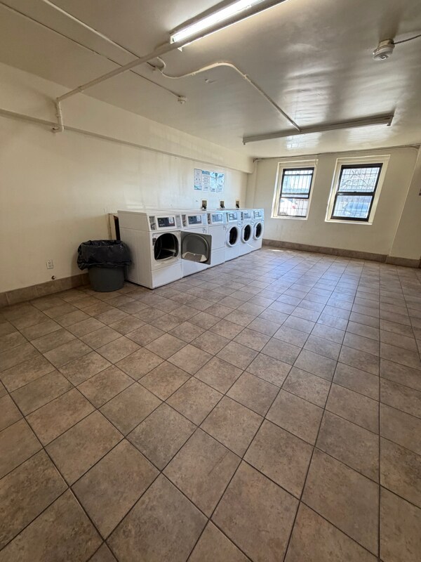 Foto del edificio - 150 S Harrison St