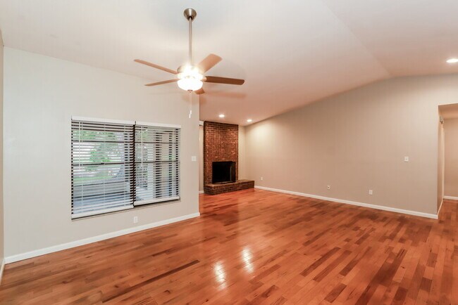 Building Photo - 15918 Mystic Way