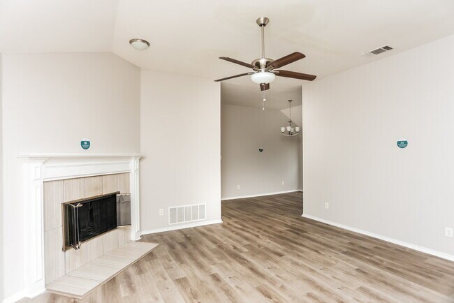 Building Photo - 822 Astaire Ave