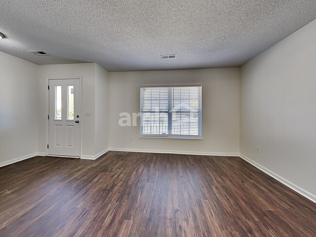 Building Photo - 5069 Thornton Dr