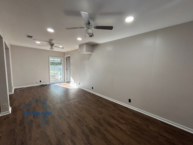 Building Photo - 73 3336