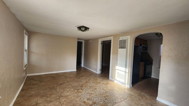 Building Photo - 2 Bed 1 Bath in the University Add Near Pa...