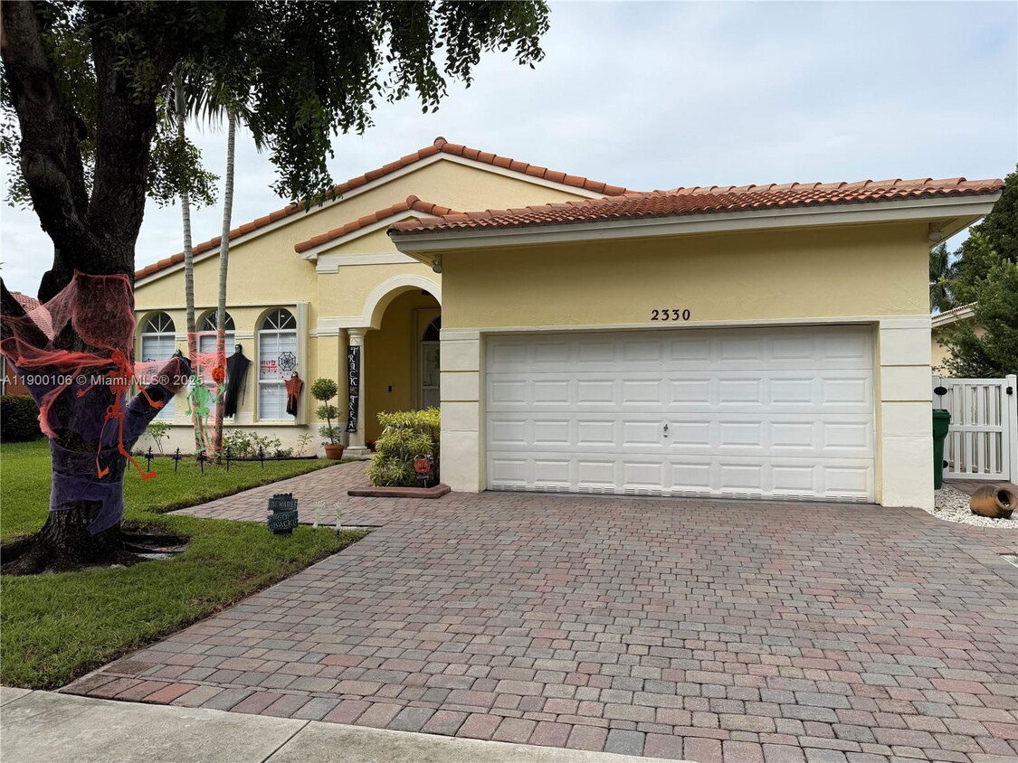 Photo - 2330 Southwest 132nd Way, Miramar, FL 33027 - 3 BR 2 BA single-family home