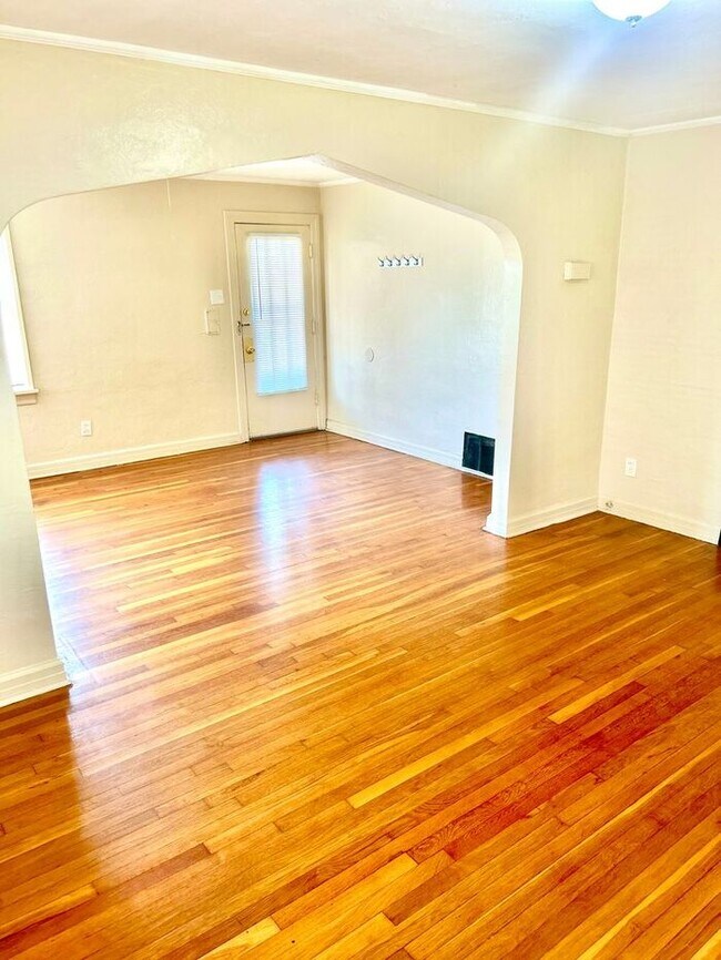 Foto del edificio - Beautiful Rent Ready 2 Bed 1 Bath Home!