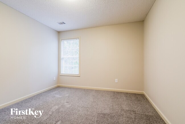 Building Photo - 894 Hawk Creek Trail