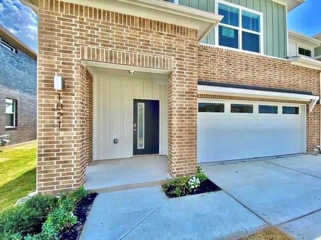 Building Photo - 1021 Winnsboro Lp