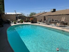 Building Photo - 990 W 6th St