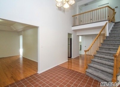 Building Photo - 12 Augusta Ln