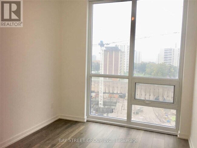 Photo du bâtiment - 50 Forest Manor Rd