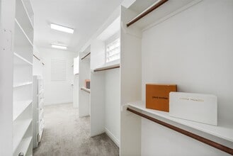 Building Photo - 910 Peachwood Bend