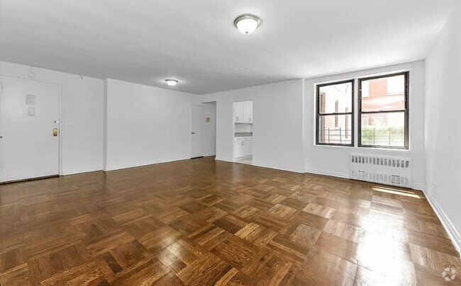 Building Photo - 140 E 13th St