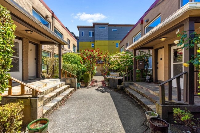 Building Photo - 120 14th Ave S