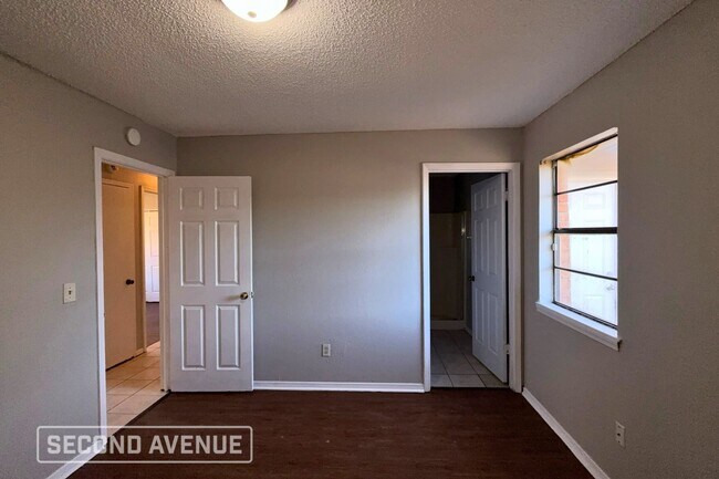 Foto del edificio - 313 NW 121st St