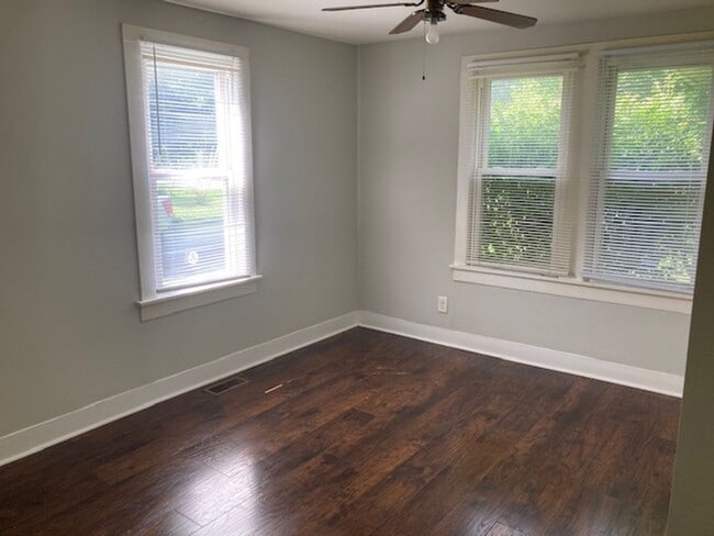 Building Photo - Murfreesboro 1250 SF, 3BR/1.5BA near downtown Murfreesboro