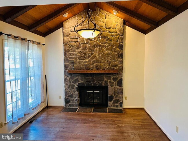 Building Photo - 7 Bentridge Ct