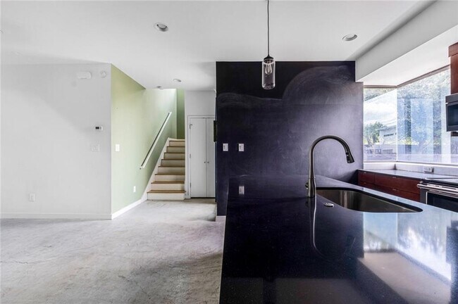 Foto del edificio - 1105 Altum St