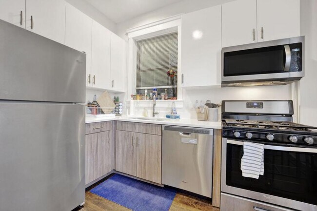 Foto del edificio - 2 bedroom in Chicago IL 60613