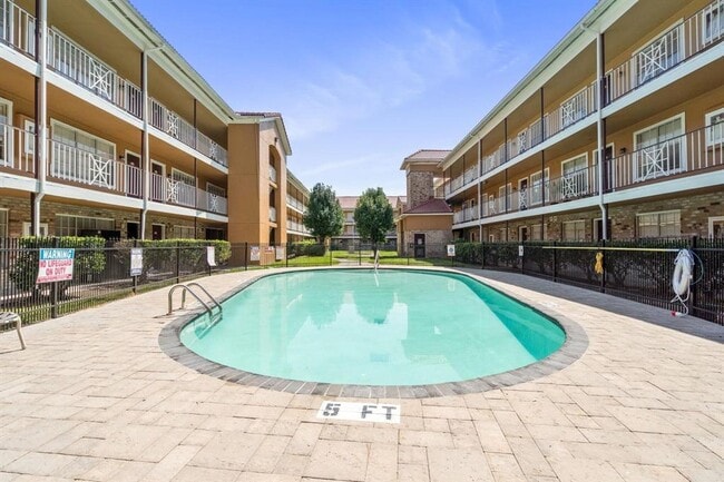 Building Photo - 6259 Westheimer Rd