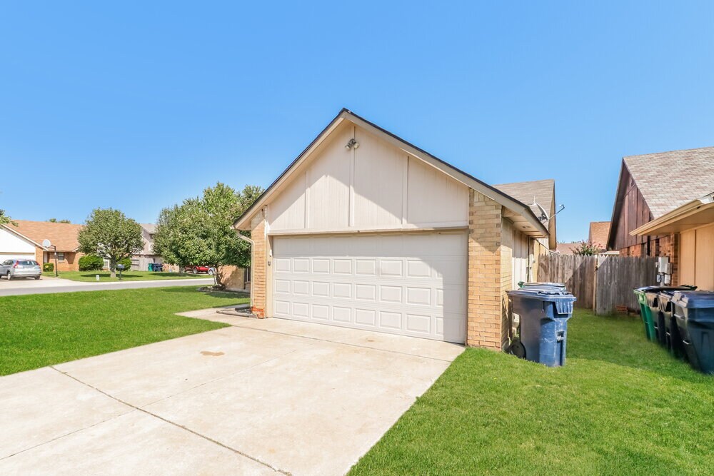 Primary Photo - 11040 N Eagle Ln