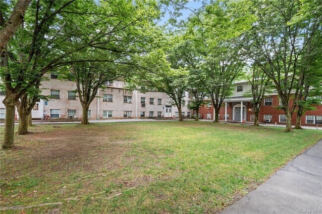 Building Photo - 3009 Barclay Manor
