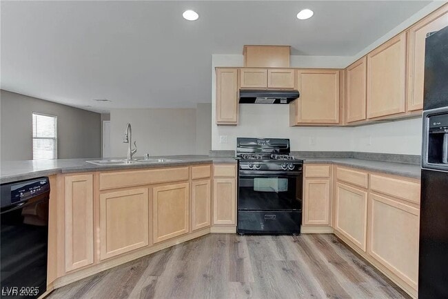 Building Photo - 7021 Town Forest Ave