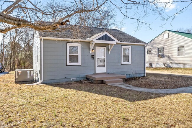 Building Photo - Cozy home with a lot of charm for rent!