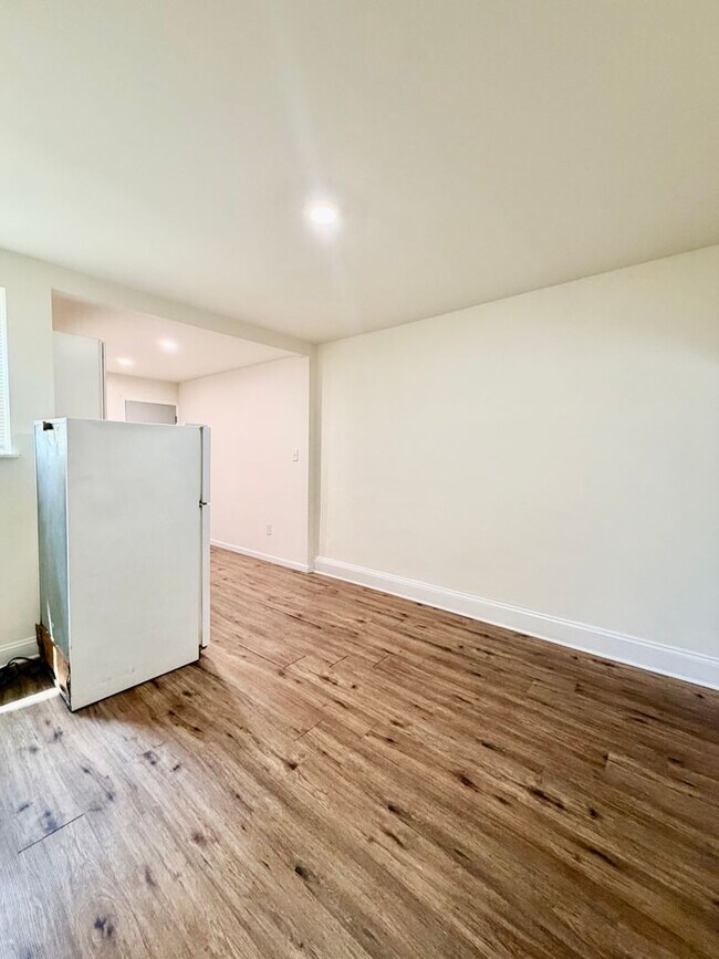 Building Photo - Available Now | Inviting 2-Bedroom Home with Pet-Friendly Living