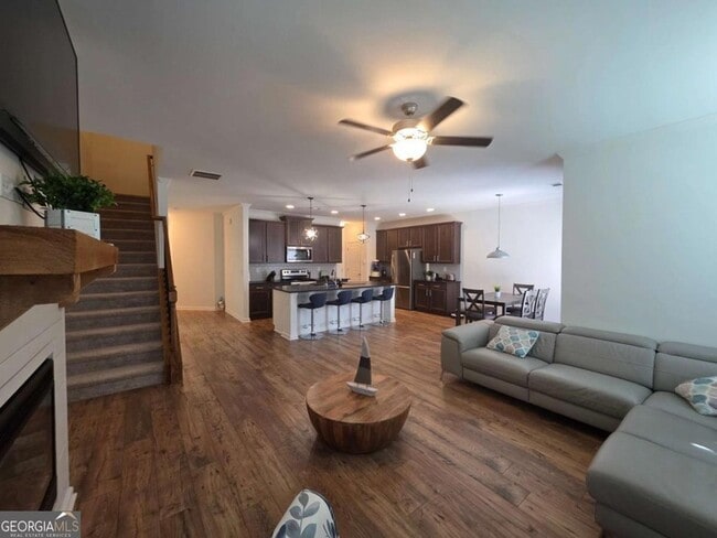 Building Photo - 5531 Garens Way