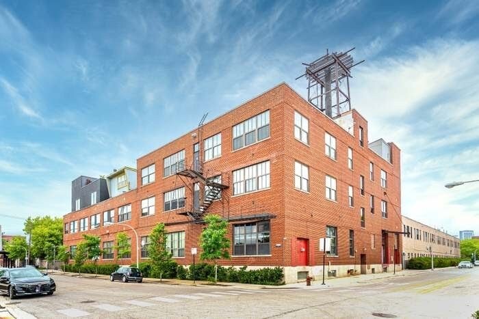 Building Exterior - 407 N Elizabeth St