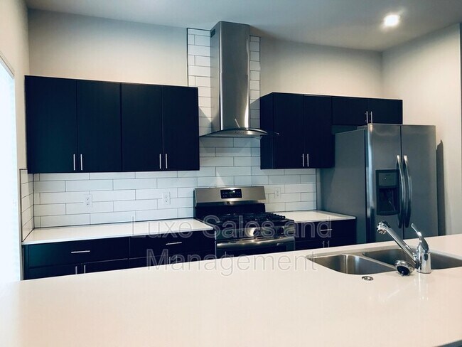 Building Photo - 17605 Hampton Park Dr