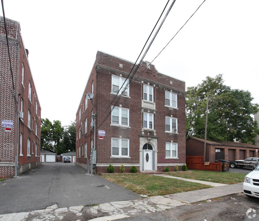 Building Photo - 48-52 Putnam St