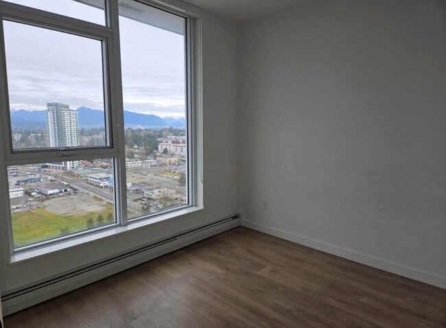 Building Photo - 13685 102 Av