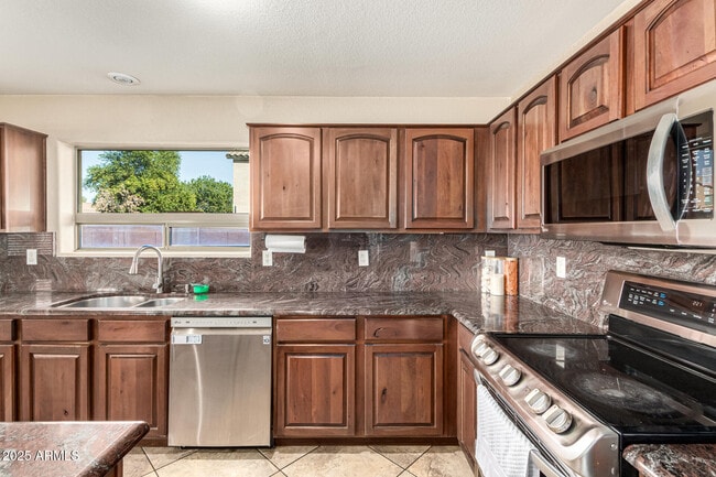 Building Photo - 3864 E Mine Shaft Rd