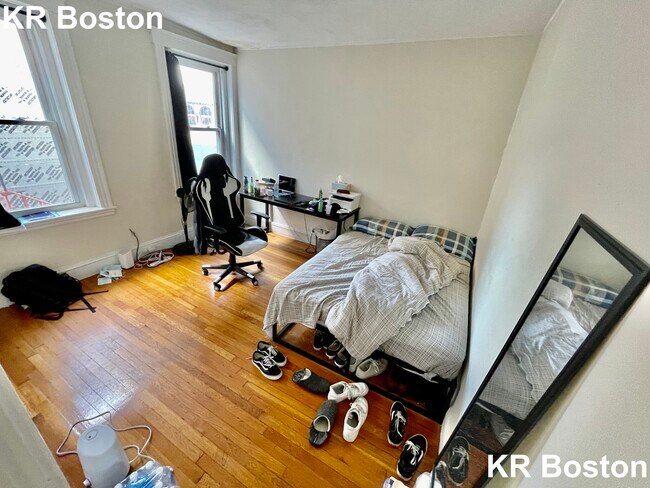 Building Photo - 1124 Boylston St