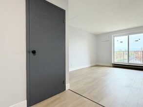 Building Photo - 1071 McDougall St